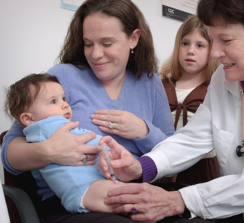 Blog Bambiboo - Kalendarz szczepień i pierwsze szczepienie noworodka: przewodnik dla młodych rodziców
